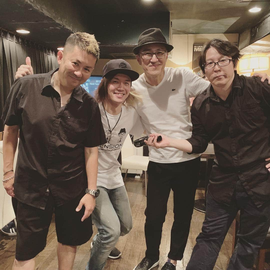 増崎孝司さんのインスタグラム写真 - (増崎孝司Instagram)「めちゃ楽しかったです‼︎‼︎ 皆さんありがとう！ 次回は10月11日… 安部君は残念ながらお休み。でもスーパーギタリストの菰口君とツインギター😊 既に楽しみ〜！ #吉田太郎 #二家本亮介 #安部潤 #tjtr 37/19」7月6日 1時38分 - takashimasuzaki