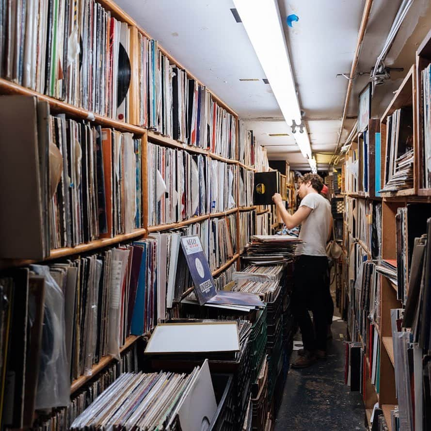 Red Bull Music Academyさんのインスタグラム写真 - (Red Bull Music AcademyInstagram)「Get lost in The Thing ⠀⠀⠀⠀⠀⠀⠀⠀⠀ Clear your schedule to spend the day digging in the dusty crates of the beloved Brooklyn record and thrift store. ⠀⠀⠀⠀⠀⠀⠀⠀⠀ #CounterIntelligence #RecordCollector #VinylCollector #VinylRecords #VinylSoundsBetter ⠀⠀⠀⠀⠀⠀⠀⠀⠀ 📷: @newyorkcityvibe」7月6日 1時41分 - rbma