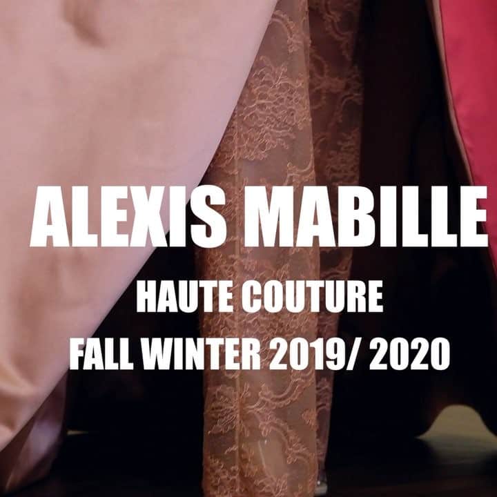 アレクシマビーユのインスタグラム：「Opus 4 the red shades of my Haute Couture collection @alexismabille FW2019/20 full video on  https://youtu.be/bJuDpu7mw2w  Shot @julietrannoy hair @odilegilbert_official with @lorealpro makeup @lloydsimmondsmakeup with @macpro soundtrack @emmanuelcaurel  thanks to the dreamteam #alexismabille #alexismabillehautecouture #hautecouture #inthemood #teteatete #lorealprofessionel #maccosmetics #odilegilbert #lloydsimmons #julietrannoy #parishautecouture #emmanuelcaurel」