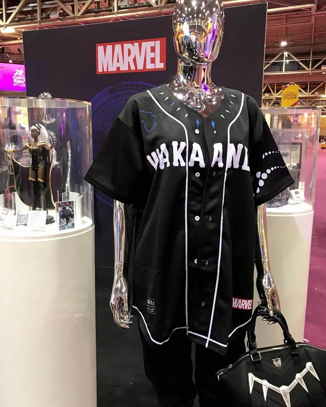 Marvel Entertainmentさんのインスタグラム写真 - (Marvel EntertainmentInstagram)「All about that Wakandan style. Stop by the Disney Booth at #EssenceFest to check out exclusive merchandise, toys, and more! #DisneyxEssence」7月6日 1時49分 - marvel