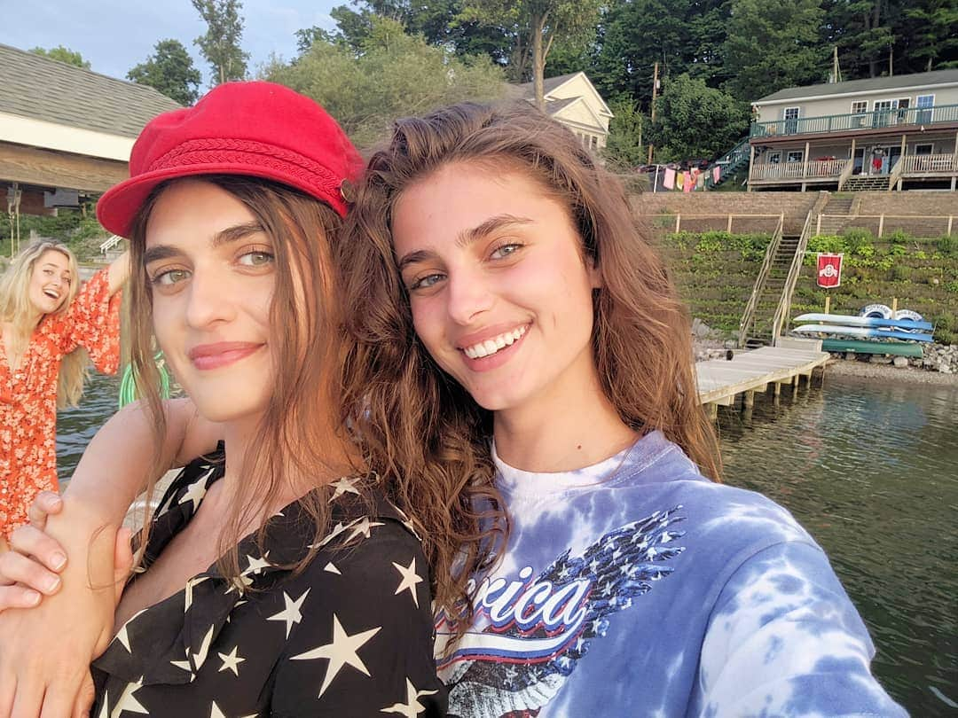 テイラー・ヒルさんのインスタグラム写真 - (テイラー・ヒルInstagram)「😊👯 @mackinley_hill」7月6日 2時01分 - taylor_hill