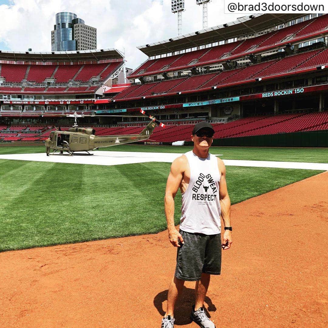 3 Doors Downのインスタグラム：「Gonna be a good day at the ball field! - @brad3doorsdown #repost」