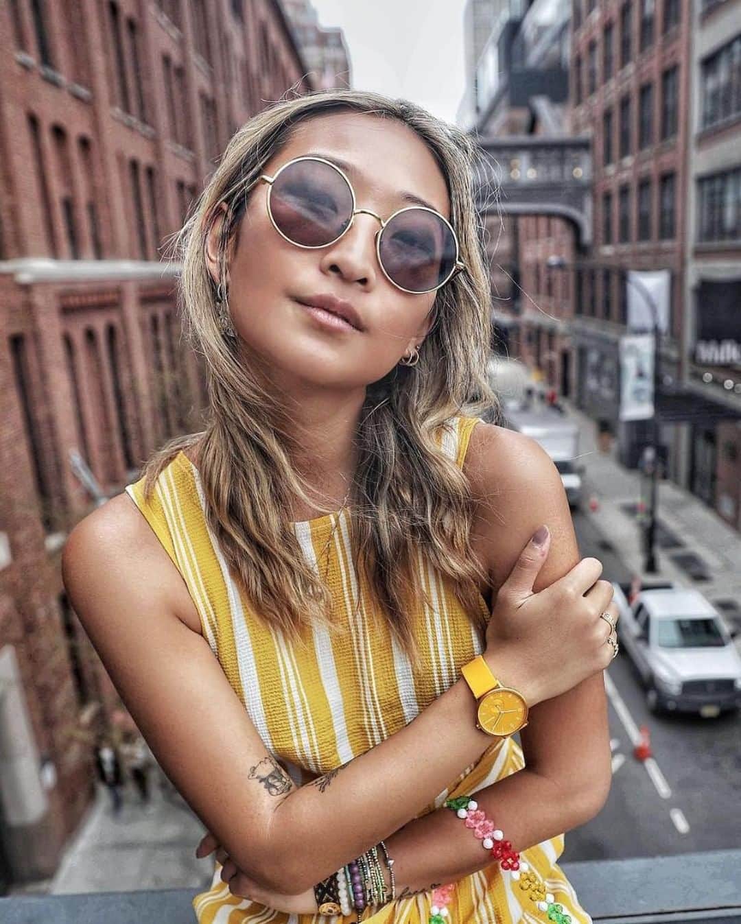 のインスタグラム：「When your watch matches your summertime mood. #SKAGENincolor Photo by @helenchikx . . . . . #instawatch #summer2019 #summermood #summerstyle #summerlook #chasingthesun」