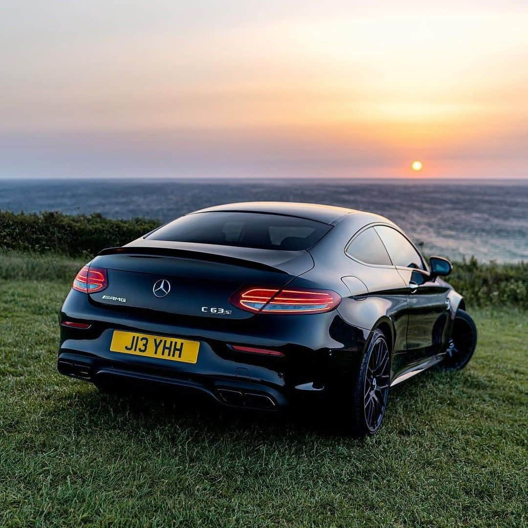 メルセデス・ベンツさんのインスタグラム写真 - (メルセデス・ベンツInstagram)「Sunset vibes. 💘 Photo by @shotbyjamieb. __________ [Mercedes-AMG C 63 S Coupé | Kraftstoffverbrauch kombiniert: 10,1 l/100 km | CO₂-Emissionen kombiniert: 230 g/km | mb4.me/nefz] . #MercedesBenz #MercedesAMG #⭐ #AMG #CClass #AMGC63S #DrivingPerformance #mbfanphoto #Cornwall #Sunsetview #HeyMercedes #automotivedesign #mbcar」7月6日 2時00分 - mercedesbenz