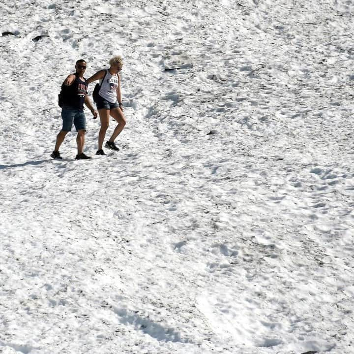 NBC Newsさんのインスタグラム写真 - (NBC NewsInstagram)「For the first time in #Anchorage's history, the temperature hit 90°F yesterday, shattering the previous record. Click the link in our bio to read more about the unusual heatwave.⁠ .⁠ 📷 Lance King / @gettyimages⁠」7月6日 2時18分 - nbcnews