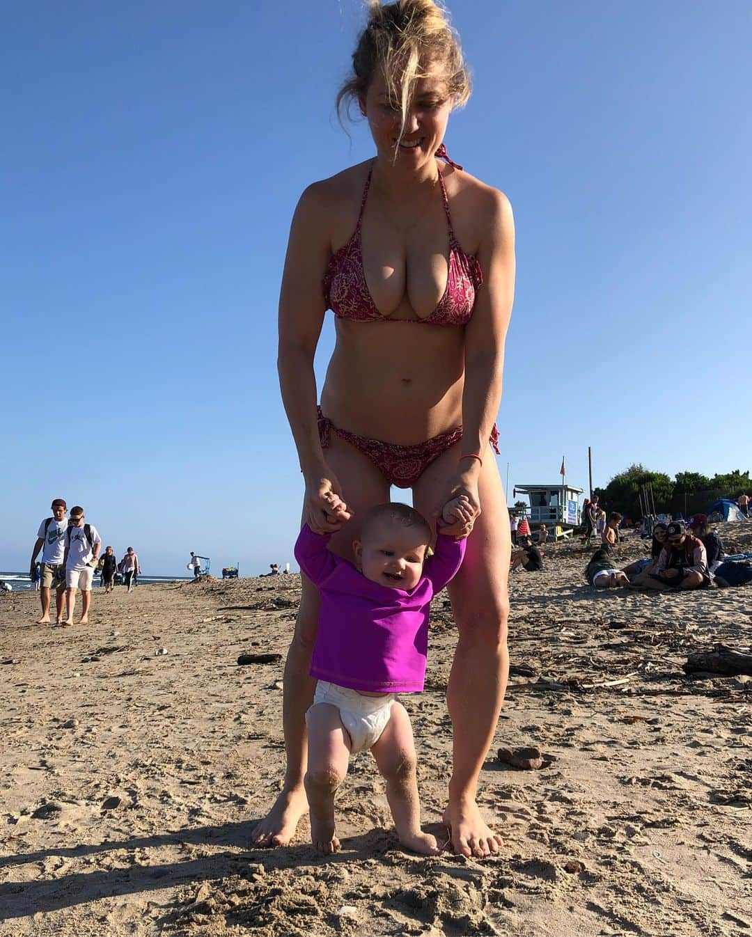 エリカ・クリステンセンさんのインスタグラム写真 - (エリカ・クリステンセンInstagram)「Fam time at the beach yesterday was 👌🏼」7月6日 2時12分 - erikachristensen