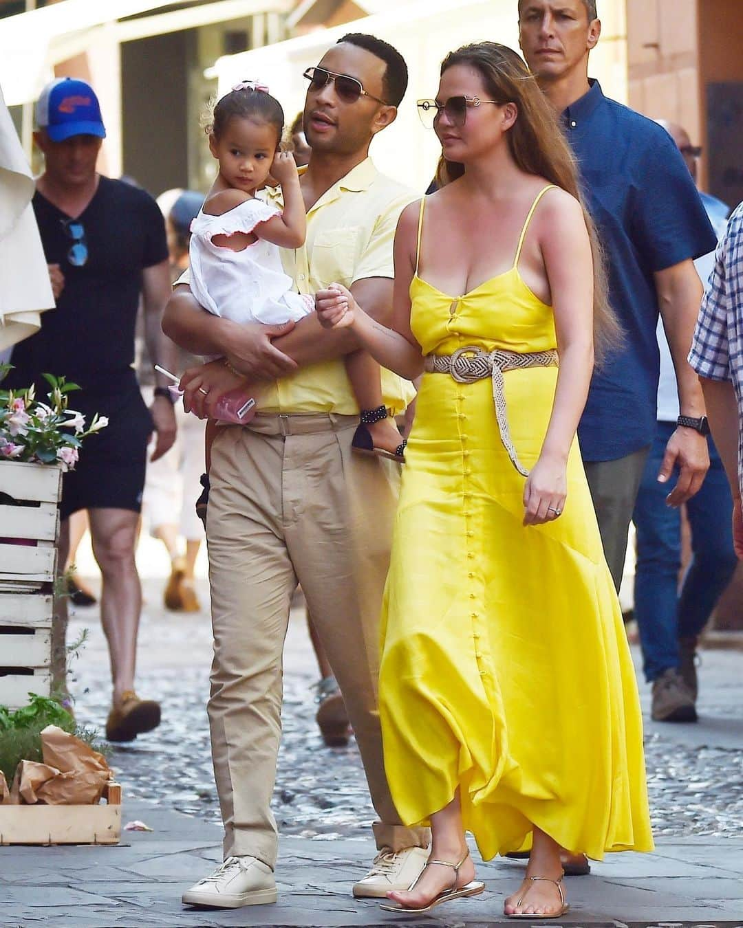 WHO WHAT WEARさんのインスタグラム写真 - (WHO WHAT WEARInstagram)「Chrissy Teigen vacationing in Italy is our aesthetic for the rest of summer. Tap our link to shop her look and more yellow dresses celebrities love to wear right now.  photo: backgrid」7月6日 2時16分 - whowhatwear