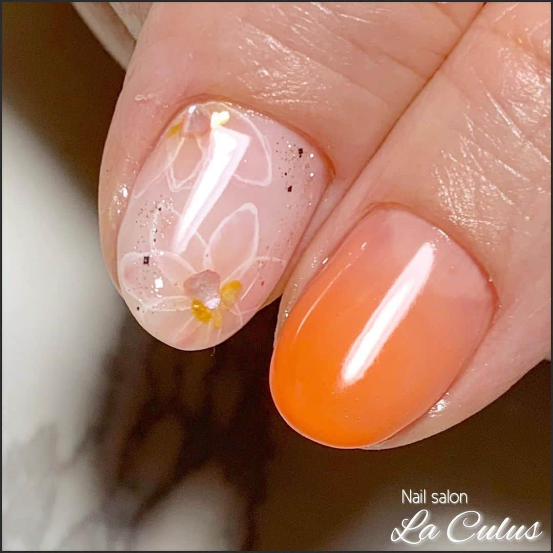 Mihoさんのインスタグラム写真 - (MihoInstagram)「. nails. . . summer orange &Flower🧡🧡🧡 . . . ◆オフ込み1.5時間 ◆丁寧ケア付き ◆1ヶ月以内のご来店で¥500-引き (キャンペーンデザインは適用外) . . . #laculus #お客様ネイル #ビジューネイル #シンプルネイル#美甲 . #ネイル #ジェル #ジェルネイル #ネイルアート #ネイルサロン #ネイルデザイン #春ネイル #プライベートサロン #プライベートネイルサロン #ネイルアーティスト . #神戸 #三宮 #神戸元町 #大阪 . #神戸ネイル #神戸ネイルサロン #三宮ネイルサロン #三宮ネイル . #nail #nails #nailart #beauty #kawaii」7月6日 2時19分 - la.source_nail