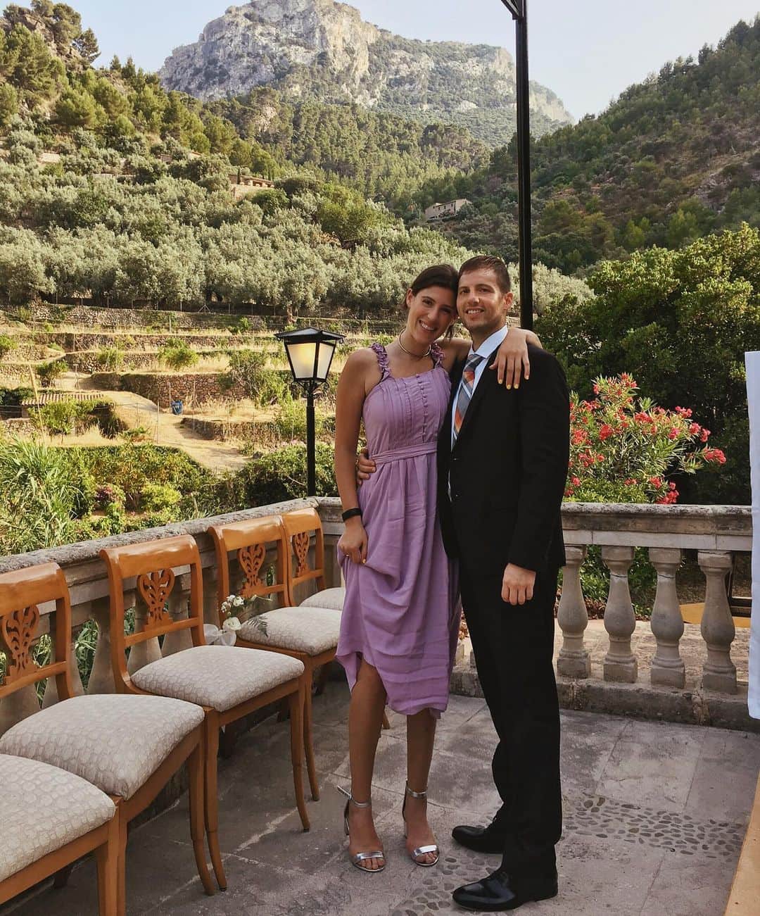 ケリー・ハーリーのインスタグラム：「So so happy to be able to see my bestest friend get married. Also, pretty happy she decided to have it in Mallorca 🌴What’s next?」