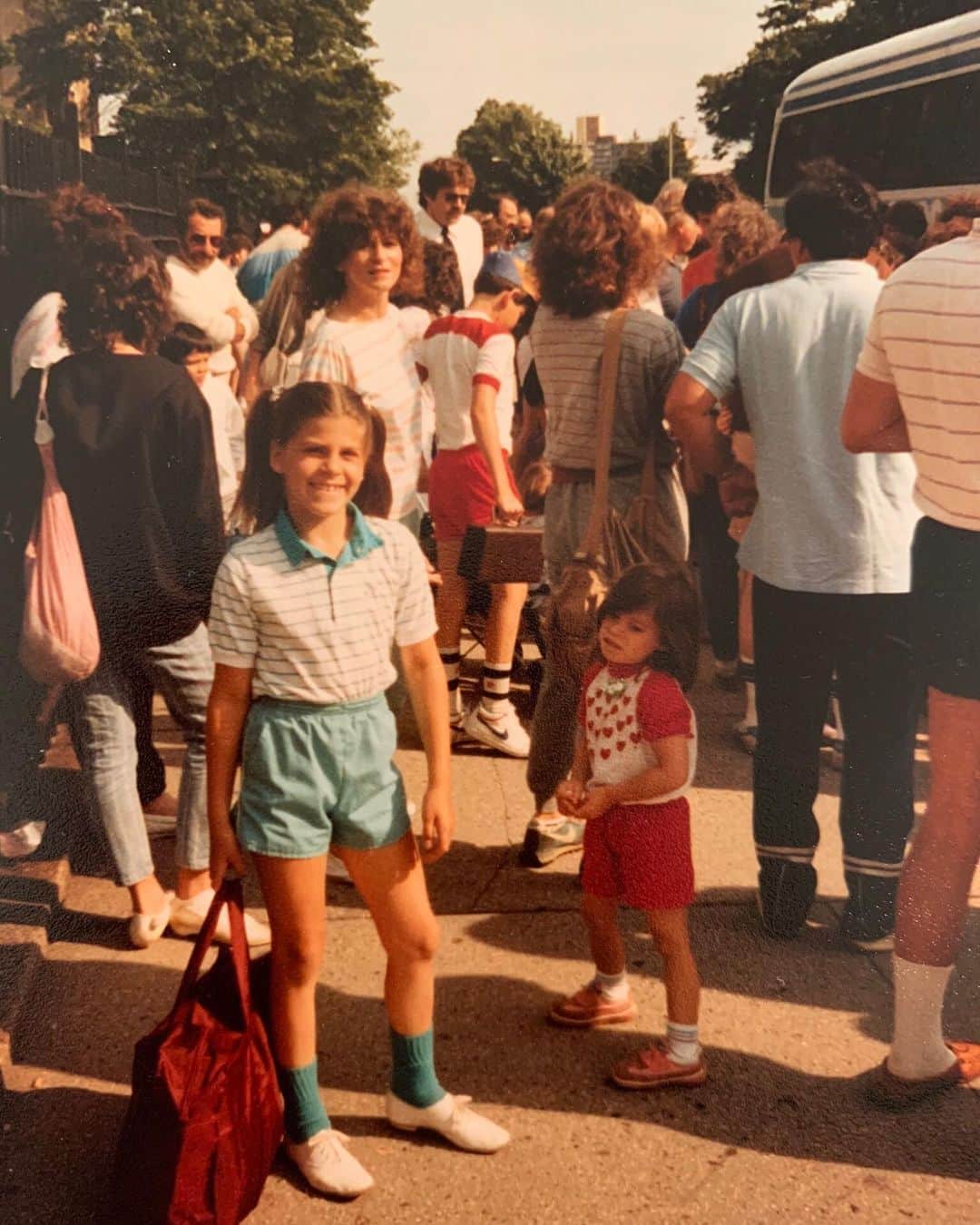Ilana Wilesさんのインスタグラム写真 - (Ilana WilesInstagram)「This is a picture my mom found of me getting sent off to sleep-away camp for eight weeks back in the ‘80s. It looks like I was the same age as Mazzy. If this was my first year, than I was actually a year younger than Mazzy. The whole outfit is ridiculous but the capezio shoes kill me. I always hated wearing sneakers. Still do! I wrote about sending Mazzy off to camp and how I’m feeling about it on the blog. Link in bio!」7月6日 2時31分 - mommyshorts