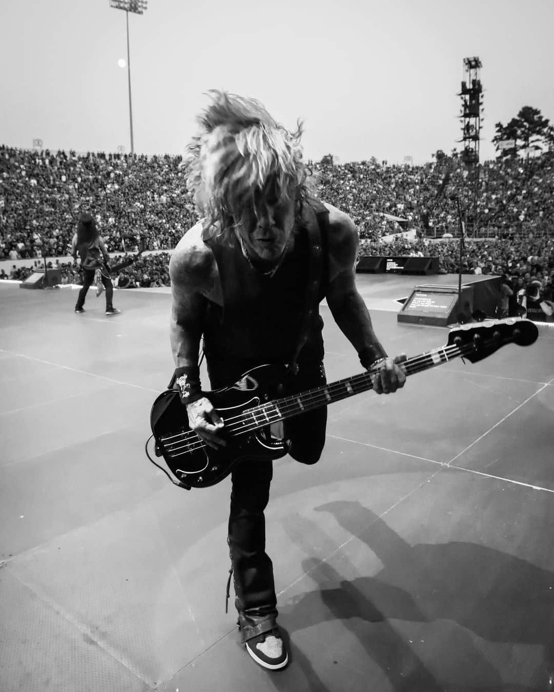Guns N' Rosesさんのインスタグラム写真 - (Guns N' RosesInstagram)「Layin' down the bass vibes even while balancing on one foot 🤘」7月6日 2時43分 - gunsnroses