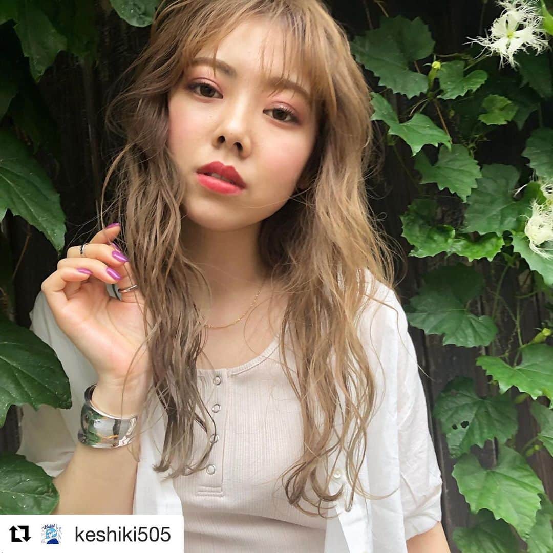 のインスタグラム：「#Repost @keshiki505 with @get_repost ・・・ ・ 梅雨入りしましたが、 本日も元気に営業しております☀️ am10〜pm9 ・ #福岡 #美容室#博多#天神#撮影#大名 #サロンモデル#プチプラ #bellcor #サロモ #hair #beauty#スロウカラー#ナチュラル #かわいい #オシャレ#merry#lala_hair#クール #make #フェミニン #パーソナルカラー #グレージュ#天神美容室#大名美容室」