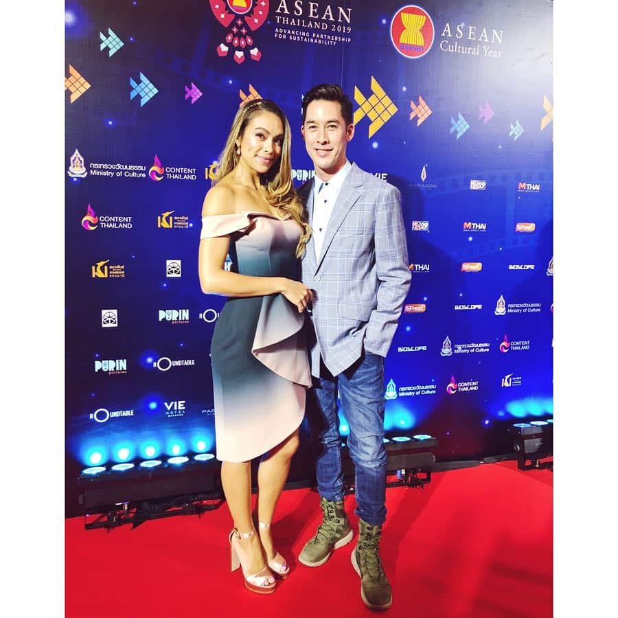 タヤ・ロジャースさんのインスタグラム写真 - (タヤ・ロジャースInstagram)「Honored as always to attend the opening of the ASEAN Film Festival 💙🎞✨ Film will always be my first love & I can’t wait to shoot another movie 🎥💕 ดีใจมากที่ได้ไปร่วมงานเปิด ASEAN Film Festival 2019. ถ้าเป็นไปได้เทย่าอยากเล่นหนังทุกปีเลยค่ะ รักแรกของเทย่าในวงการนี้จริงๆ 🎥💕Dress by the incredible @sean_poem @poem_official & make up by the amazing @tina_derkse 💖」7月6日 12時22分 - tayastarling