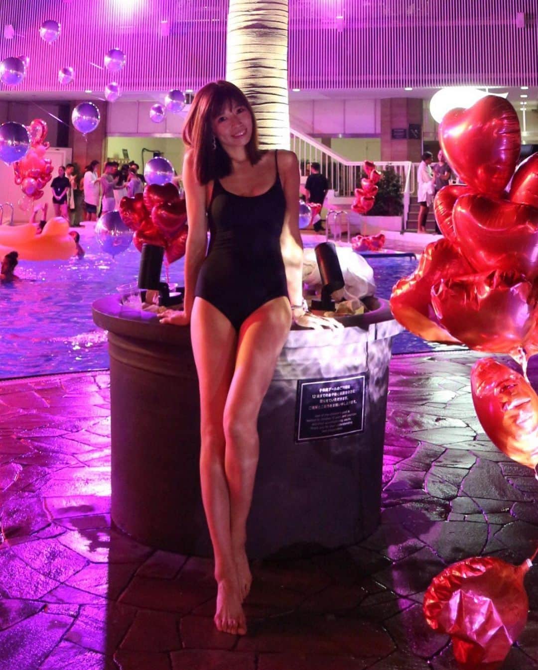 RENA さんのインスタグラム写真 - (RENA Instagram)「スイムウェアはやっぱりヘルシーな @guacamole_japan 🏊‍♀️✨ ． 早く梅雨明けしないかなぁ☔️ ． これから宮崎出発✈️🌴 ． ． #guacamole #nightpool #newotanitokyo #hotel #pool #tokyo #nightout #party #celebrity #ladiesnight #bikini #champagne #ナイトプール #ホテル #ホテルプール #レセプションパーティー #オトナ女子 #女子力 #スポーツ女子 #筋肉女子 #ニューオータニ東京 #ビキニ #シャンパン」7月6日 12時17分 - rena_flare