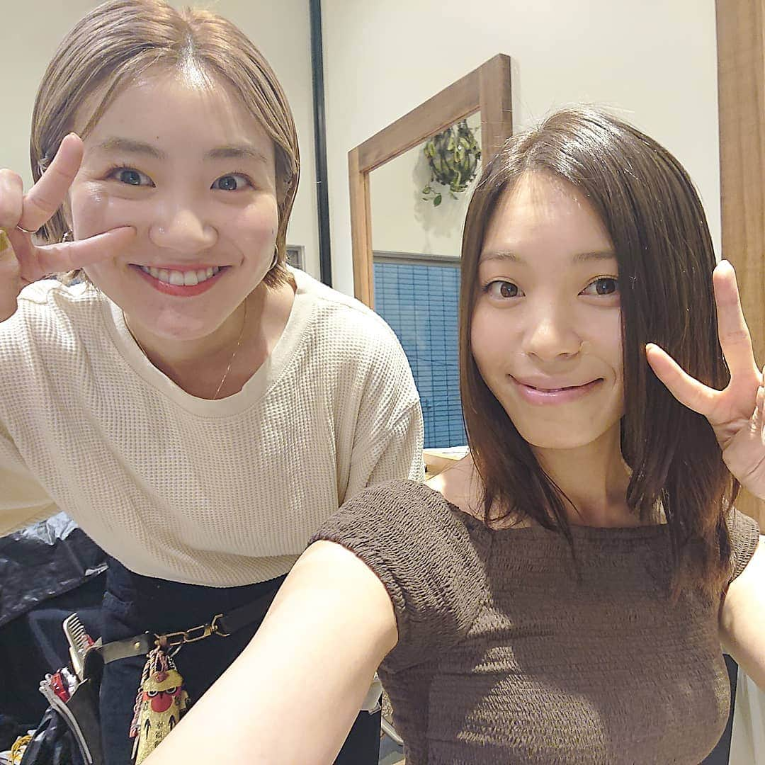 元美容部員 和田さん。さんのインスタグラム写真 - (元美容部員 和田さん。Instagram)「和田さん。といえばインスタは﻿ 美容室かネイルかだなあ。笑﻿ ﻿ 化粧品最近紹介できてないから﻿ また分析シリーズはじめようかな😄❤️﻿ ﻿ ﻿ ﻿  昨日は月に一度の﻿ 医療トリートメントday✂️﻿ ﻿ ﻿ ﻿  @loness0301﻿ @rinkomamama﻿ ﻿ 冬には女子～！というイメージしかない﻿ とぅるとぅるのロングになる﻿ 妄想を抱き今からケアしながら﻿ 伸ばすことを意識してます😂﻿ いつもどうなりたいか、そのためには﻿ こうしたらいいというサポートを﻿ してくれるので、﻿ なりたい欲求はあるのにどうしたら﻿ ベストかわからない私にはありがたい🙇﻿ あと、仕事柄必ず毎週結ぶから﻿ すきすぎてピンピンにもならない﻿ 重めヘアを作成していただいております。﻿ ﻿ りんりん、ありがとうね！﻿ @rinkomamama﻿ ﻿ さて今日はこれから１日Off﻿ 時間にしてアラジンを見に行きます🖤」7月6日 12時31分 - wada.akane