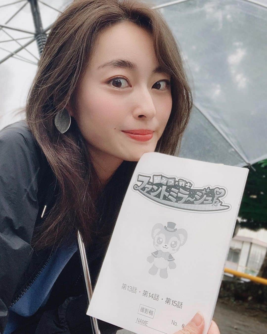 小祝麻里亜のインスタグラム：「【明日出演】 7月7日(日) 🎋朝9時〜 テレビ東京系列 『ひみつ×戦士 ファントミラージュ ！』 総監督 三池崇史さん／監督 山口義高さん 第14話「仲間になろう！ファントミダイヤを追え！」にゲスト出演します☺️💘 ． ． イケメン スタイリスト兼カメラマン、直人役 を演じる中村優一さんのアシスタント、ひより役を演じます❣️ ． イケメンカメラマン兼スタイリストの直人がイケナイヤーに🔥そして ひよりも…⁉️今回もファントミ を中心に、見応えたっぷりな内容となっております💕💕 ． もちろん東京以外の地域でも放映されるので、ぜひご覧ください📺✨✨ ⚠︎都道府県によって放送日が異なります。 ． ． ＿＿＿＿＿＿＿＿ #ファントミラージュ  #ファントミ #特撮 #ガールズ戦士 #ドラマ #テレビ東京 #三池崇史 監督 #山口義高 監督 #中村優一 さん #出演情報 #仕事」