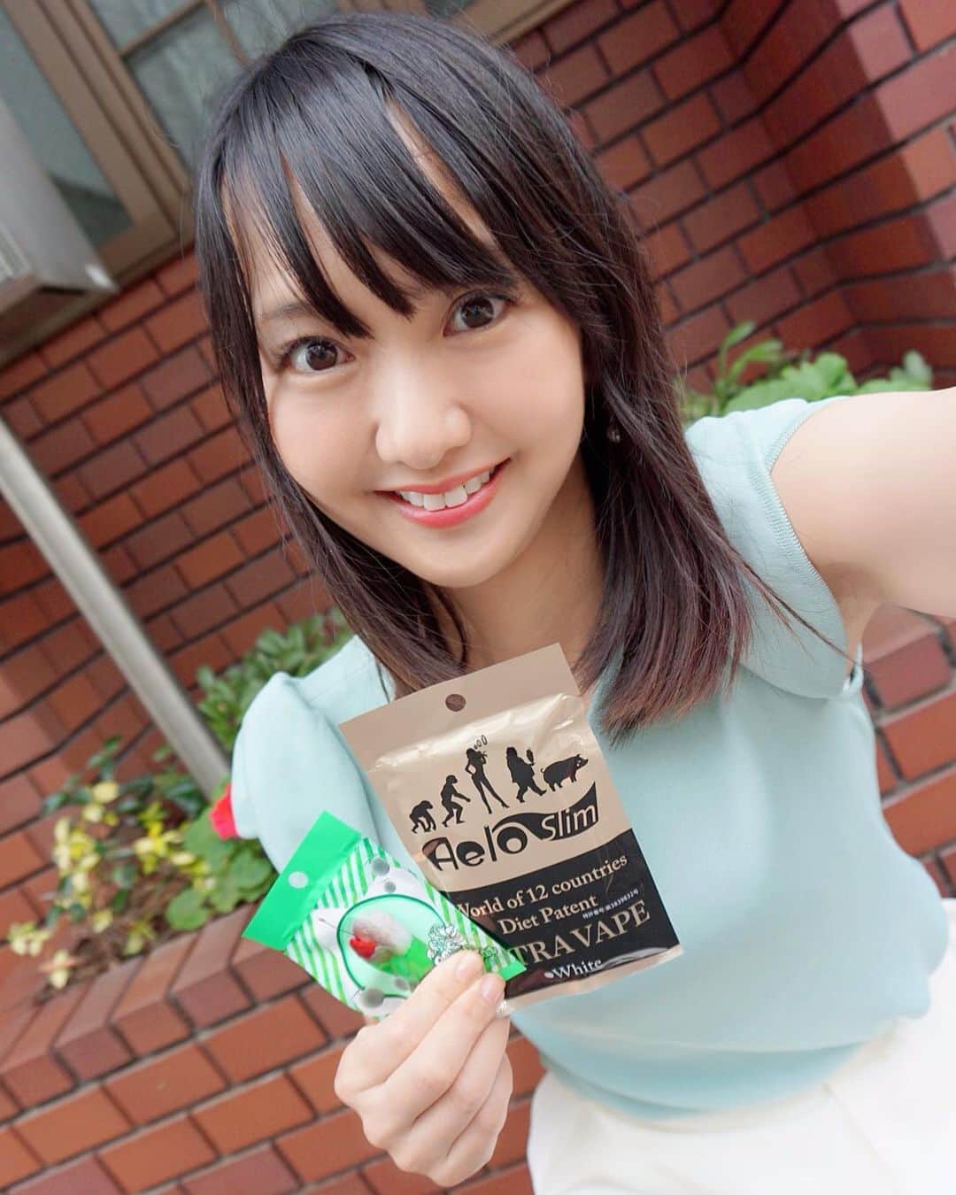 のインスタグラム：「* AeroSlim様から頂いた✨ 世界12 か国で特許取得技術使用の吸引型蒸気チーマー✨ *  フレーバーは、クリームソーダとブルーベリー😊🍧 *  甘くて美味しそうな香りで アロマスチームの成分が空腹になりにくくする効果があるそう〜❣️ *  この季節 毎日 アイスクリーム食べてるからダイエットしないとです‼️ * * @aeroslim.jp  #AeroSlim  #エアロスリム  #ダイエット  #美容  #beauty #PR」
