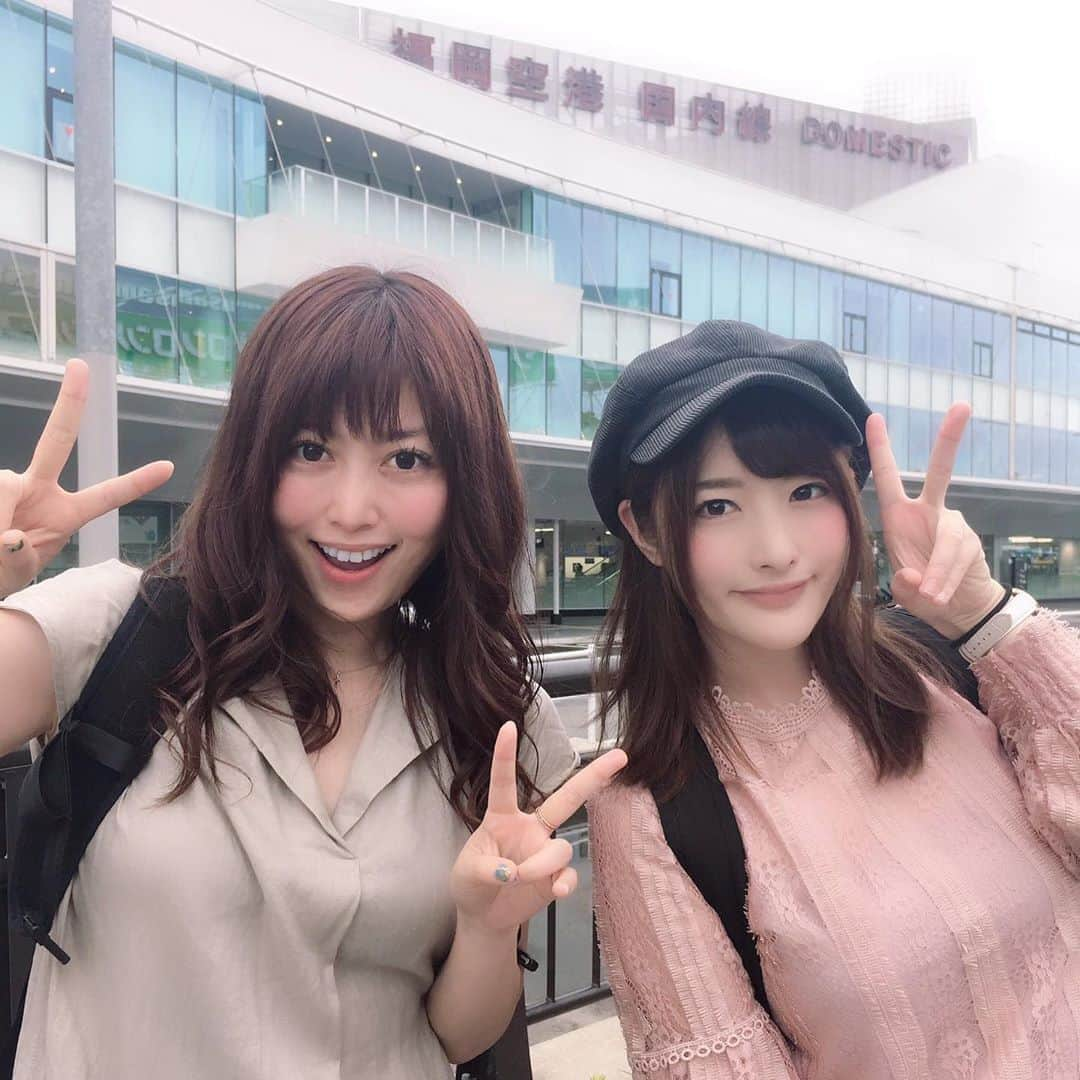 上矢えり奈さんのインスタグラム写真 - (上矢えり奈Instagram)「＊-＊-＊-＊-＊-＊-＊-＊. . 福岡空港におりたった。 九州に来ることほとんどないから ウキウキとワクワク気分っ！. . erina. . ＊-＊-＊-＊-＊-＊-＊-＊. . #ゴージャス動画 #ファンミーティング #5周年 #福岡空港 #さゆりん #古川小百合 さん #仕事だけど #旅行気分 #上矢えり奈」7月6日 12時40分 - k.erinyann