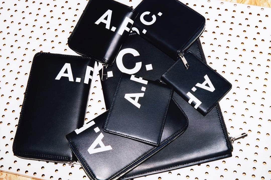 I.T IS INSPIRATIONさんのインスタグラム写真 - (I.T IS INSPIRATIONInstagram)「Time to empty your wallet, for a new one from @apc_paris  Tap to shop 🛒 - #ITHK #ITisInspiration #APC」7月6日 12時43分 - ithk
