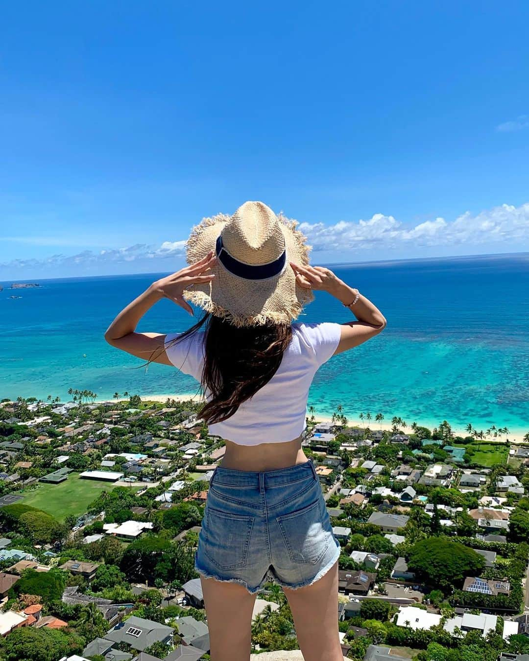 美波千夏さんのインスタグラム写真 - (美波千夏Instagram)「今年も登った！ピルボックス⛰ めっちゃ晴れたー🤙💕 . . . 🌎📍ハワイ ピルボックス ✈︎=====================================☆ #hawaii #ハワイ #夏威夷 #ピルボックス #Pillbox #カイルア #kailua  #lgenic_mag #タビジョ #genic_sun #マイトリ #インスタ映え #하와이 #ラニカイビーチ #lanikaibeach ✈︎=====================================☆」7月6日 12時43分 - chinatsu_minami