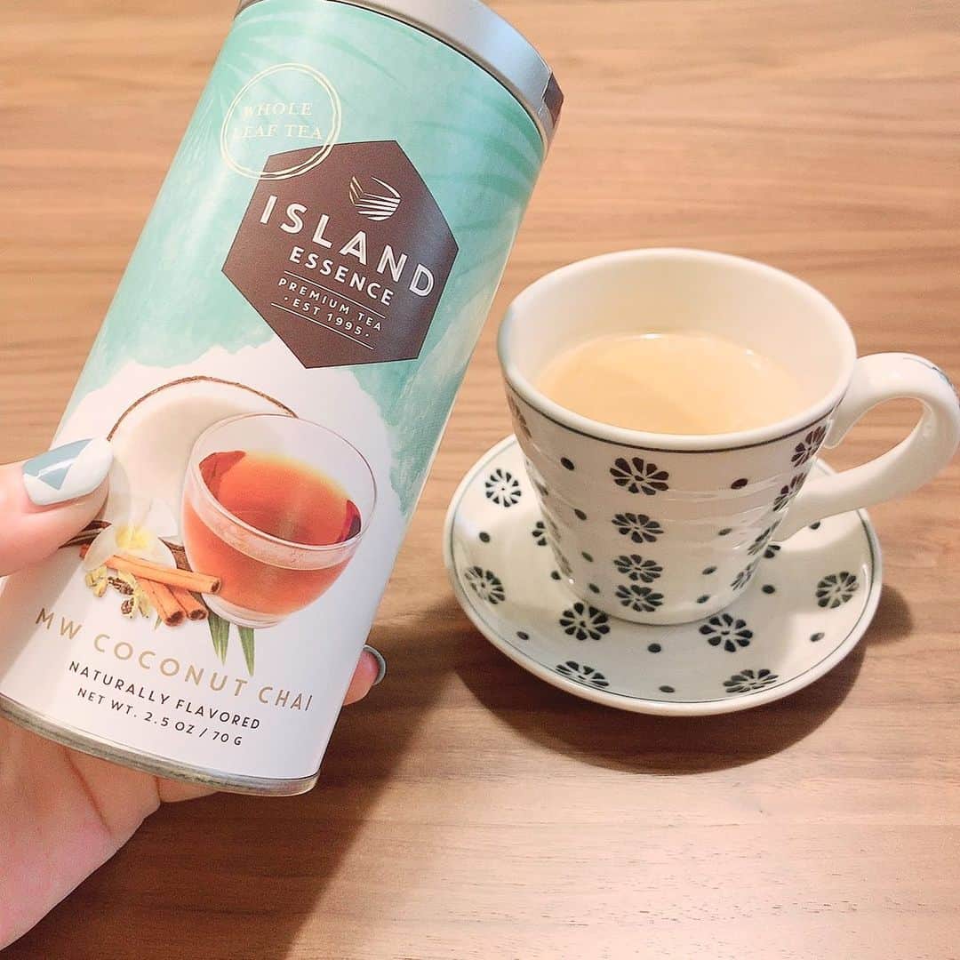 咲坂伊緒のインスタグラム：「旅行先の空港の免税店で気まぐれに買ったお茶が予想以上に自分好みの味だった喜び✨で、即2杯目いれちゃった」