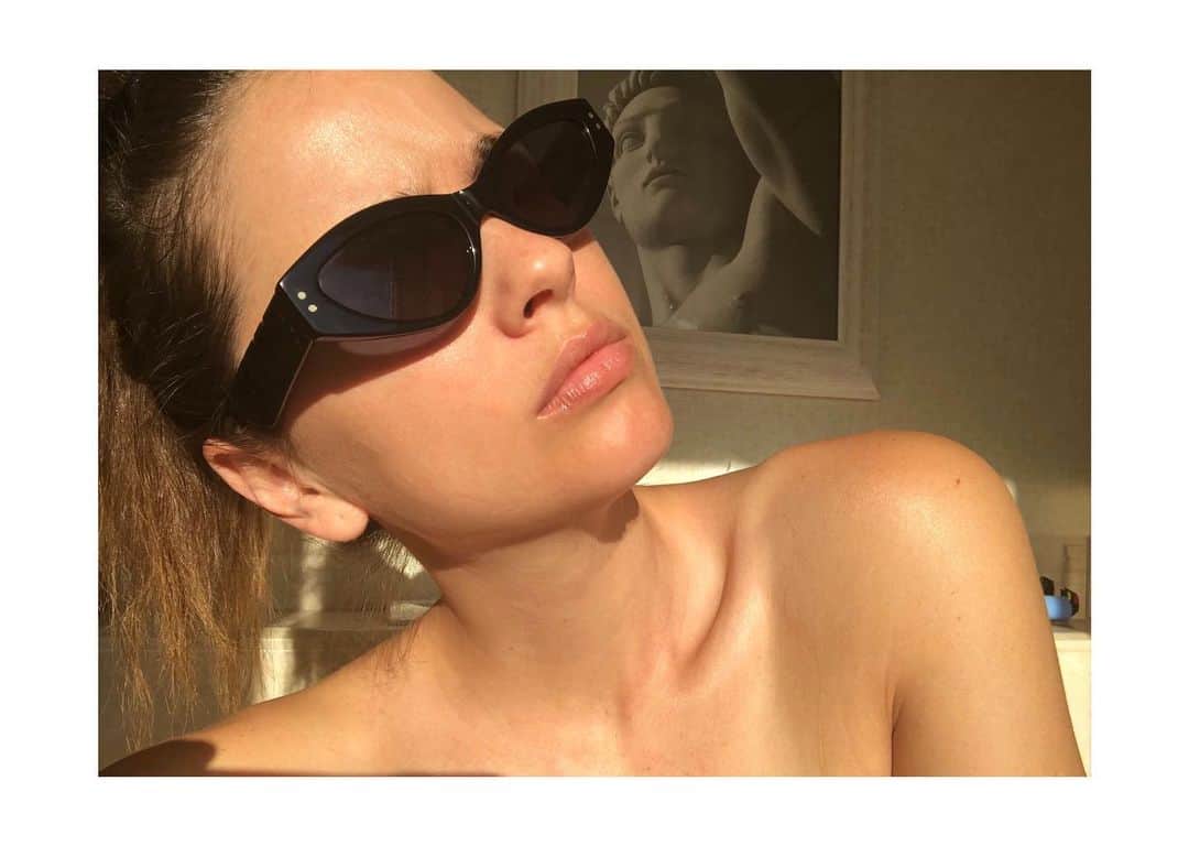 のインスタグラム：「The morning after」