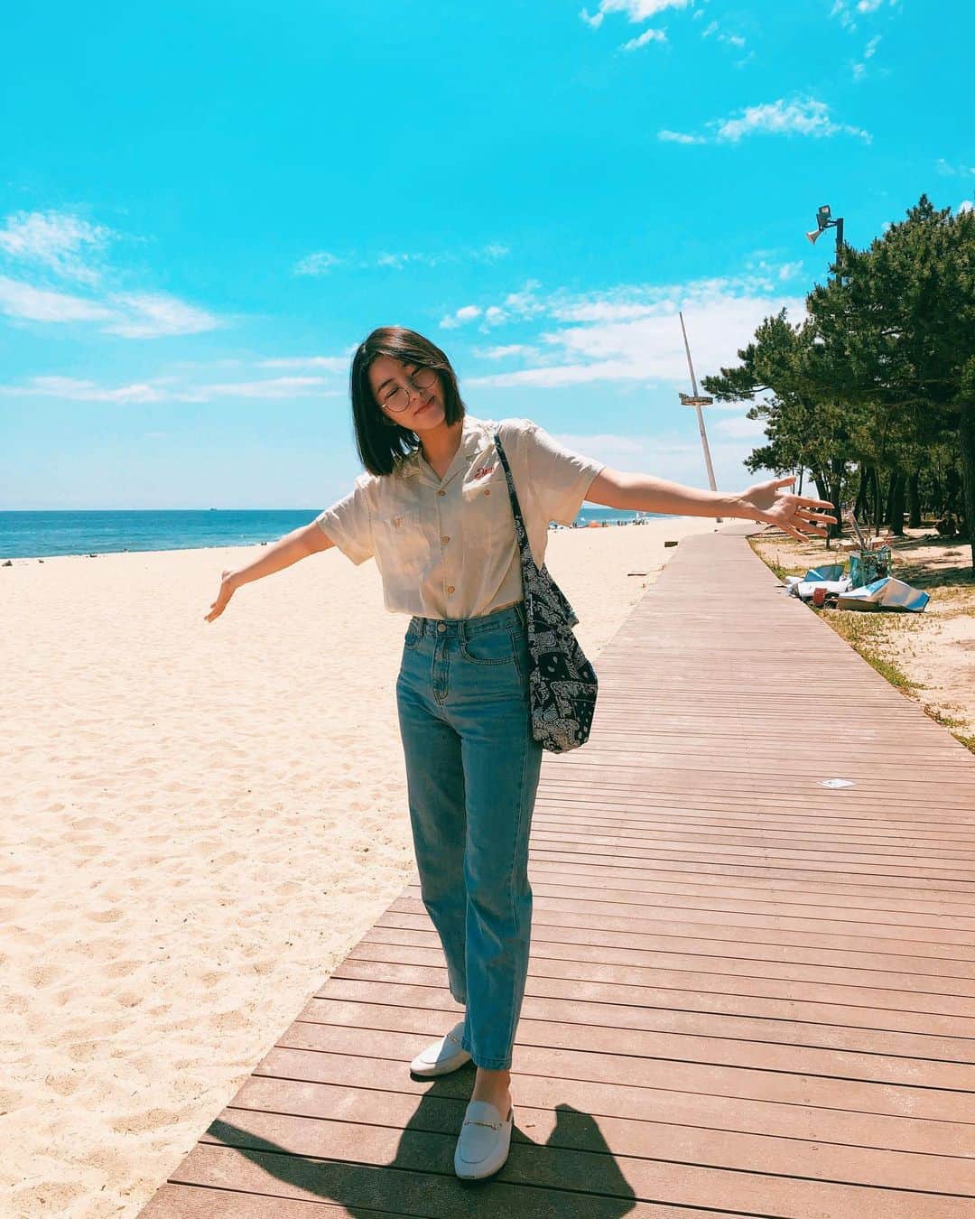 ソヒョン さんのインスタグラム写真 - (ソヒョン Instagram)「바다가 예뻤던 어느날~~~🎶🎵 ☀️💙 #바다」7月6日 12時59分 - kkwonsso_94