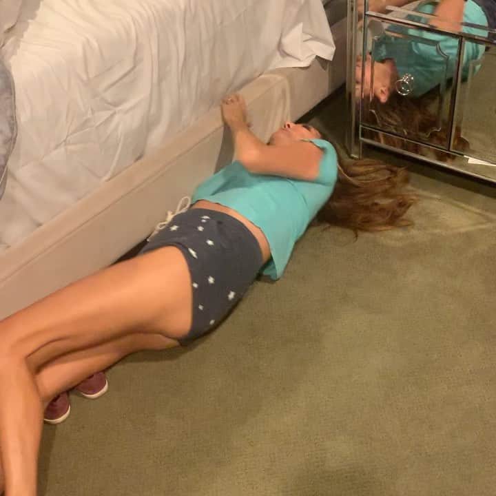 ヘザー・マクドナルドのインスタグラム：「This is what to do in case of an earthquake tonight! It’s called #thetriangleoflife My sons were horrified by  how short my shorts were but realized this is a PSA #Earthquake #shoesunderbed #juicyscoop」