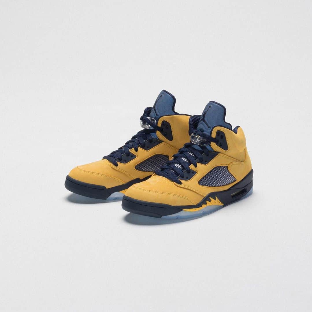 UNDFTDさんのインスタグラム写真 - (UNDFTDInstagram)「Air Jordan 5 Retro SE “Michigan” // Available Saturday 7/6 at All Undefeated Chapter Stores and Undefeated.com」7月6日 13時15分 - undefeatedinc
