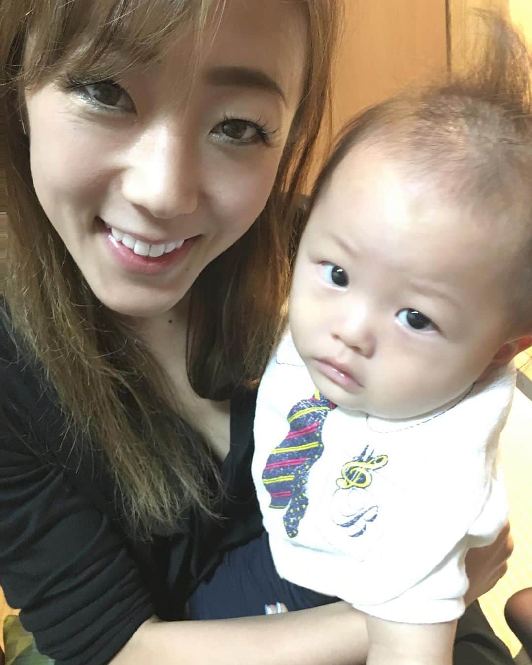 のインスタグラム：「With my nephew. His hair😂😂😂」