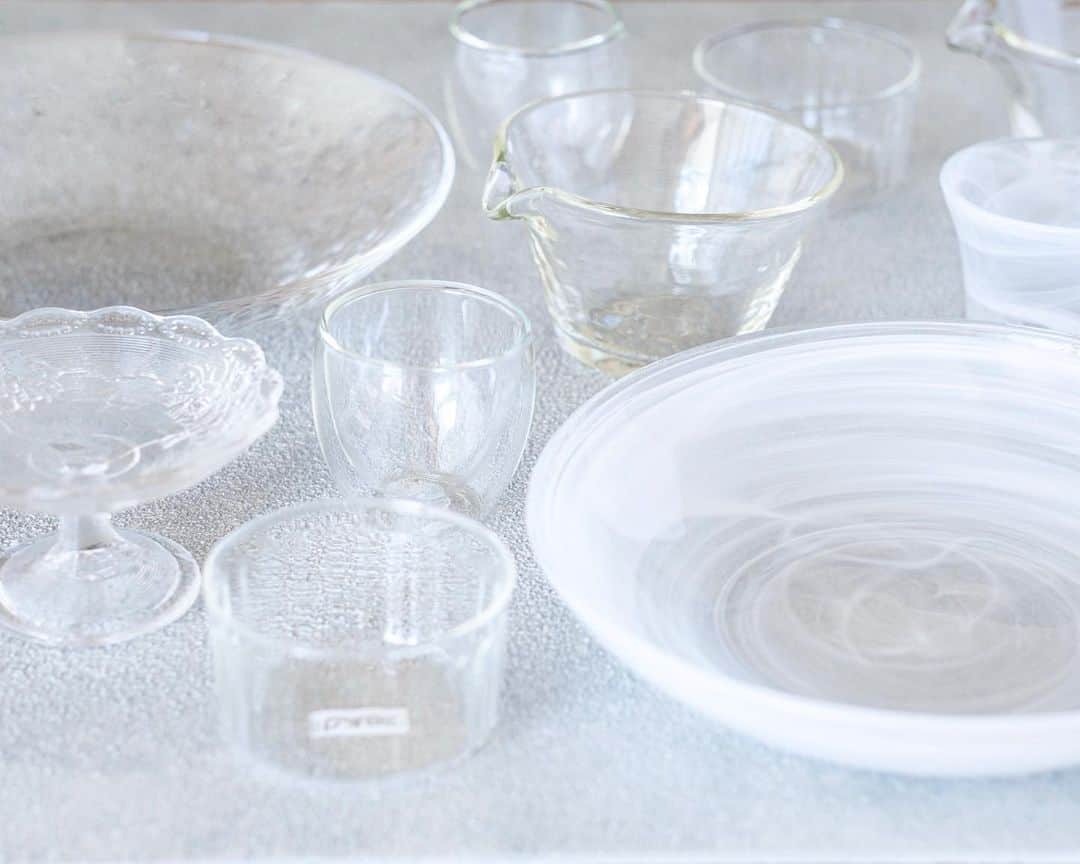 haru.さんのインスタグラム写真 - (haru.Instagram)「. おこんにちは！ . リビングートマガジン @livingut.magazine にて、 「毎日使いたい！ガラスの器（うつわ）の使い方と『涼』を演出する盛り付けアイデア☆」という記事が公開されております♩ . これからの季節にぴったりな、#ガラスの器 の使用アイデアをいくつかご紹介しています。 . ぜひ、リビングートマガジンサイトでご覧下さいね！ サイトはリビングートマガジン公式アカウント @livingut.magazine プロフページリンクから飛べますよ♡ . . さてー。 今日は曇り空の箱根。 ここのところの雨で朝はいつも霧で真っ白w いまは霧が晴れたけど曇り空で暗いです…。 . 暗いけど、頑張ってパソコン仕事終わらせちゃお。 みなさまも良い1週末を♡ . . . #ideaco #ideacoでおしゃれベランピング @ideaco_1989 @ideaco_home」7月6日 13時19分 - colorful.haru_tk19