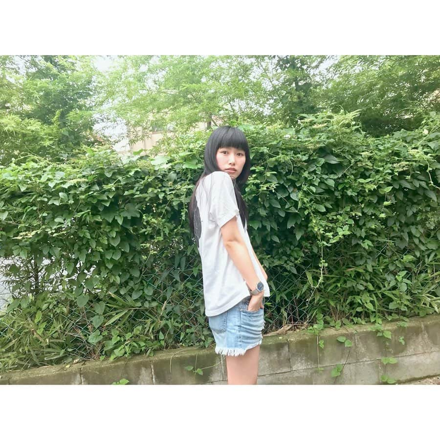 秋乃ゆにさんのインスタグラム写真 - (秋乃ゆにInstagram)「もはやくるりのTシャツ宣伝 なのだろうかといった装い 暑すぎてこうなりました 夏はTシャツショーパン 前髪切りすぎました . 吉祥寺の可愛いカフェでした ブランコ… . 📷 @amatsuyuuki . #くるり#QURULI#model#shooting#actor#movie#film#instagood#selfie#ootd#셀카#셀피#셀스타그램#데일리록#me#followme#instadiary #instalike #instamood #instalove #instafollow #instapic #instaphoto#扎心了#粉我#我的最愛」7月6日 13時19分 - yuniakino