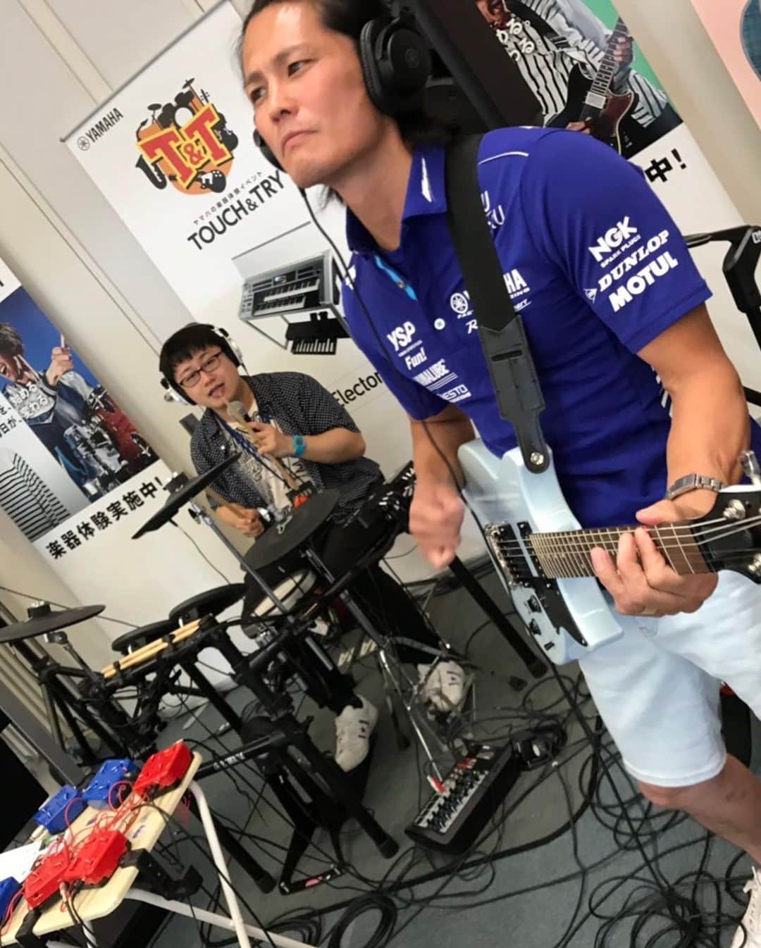 黒山健一さんのインスタグラム写真 - (黒山健一Instagram)「もう…バンドマンとして生きたい❗️ そう思った、瞬間でした❗️ 楽器が演奏できるのって…いいなぁ〜❗️ #yamaha  #yamaha音楽」7月6日 13時31分 - kenichi_kuroyama
