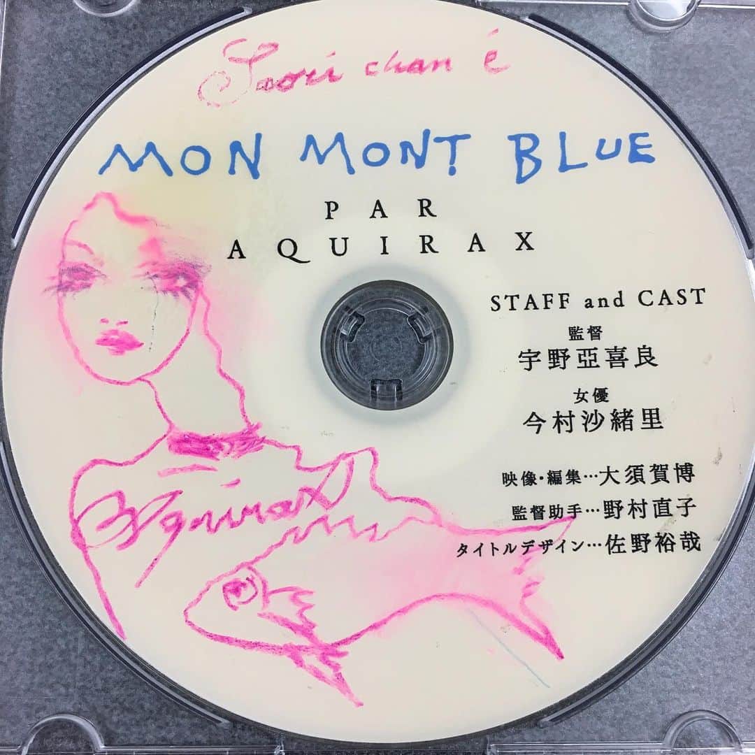 今村沙緒里さんのインスタグラム写真 - (今村沙緒里Instagram)「"MON MONT BLUE" 宇野亞喜良さんと 一緒につくった短編映画🎬 ・ 最近、また宇野さんとお会いしてます。 "あの映画、今みたら、どうだろうね…？" ・ 大須賀さんが映像を届けてくれて 宇野さんがオリジナル表紙を描いてくれました。 わたしは、こちらを★ ステキ。 (ちょっと泣いてるようにも🌙？) ・ "けっこう、よかったよ" "宇野さんの描く女の子に似てたよ" 宇野さんとスタッフの池ヶ谷さんの言葉に ほっとしたり、どぎまぎしたり。 3年ぶりにみてみようと思います。(緊張) みなさんにも、お見せできるといいな🦋 ・ 宇野さんと会うと、何かが、動きます。 色々な人たちを紹介してくれたり わたしも、紹介したいなと思ってます＊ 文化の交流。salon Aquirax★ 新しい世界、たのしみです。 ・ Our short film🎬 Directed by Aquirax Uno. illustration, bodypaint, acting. ・ #movie #film #aquirax #illustration #bodypaint #actress #art #creative #아트 #일러스트 #영화 #短編映画 #イラストレーション #ボディペイント #宇野亞喜良 #今村沙緒里 #瞬間 #ものづくり」7月6日 13時27分 - saorix13