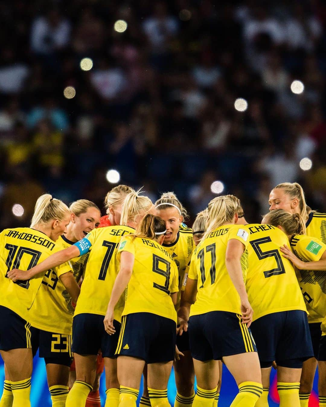 コソヴァレ・アスラニさんのインスタグラム写真 - (コソヴァレ・アスラニInstagram)「Tomorrow is our last chance to win a medal in #FIFAWWC 2019. We always play our hearts out and once again tomorrow we are going to give it our ALL! Let’s go team 🇸🇪!! #together #swewnt」7月6日 4時33分 - asllani9