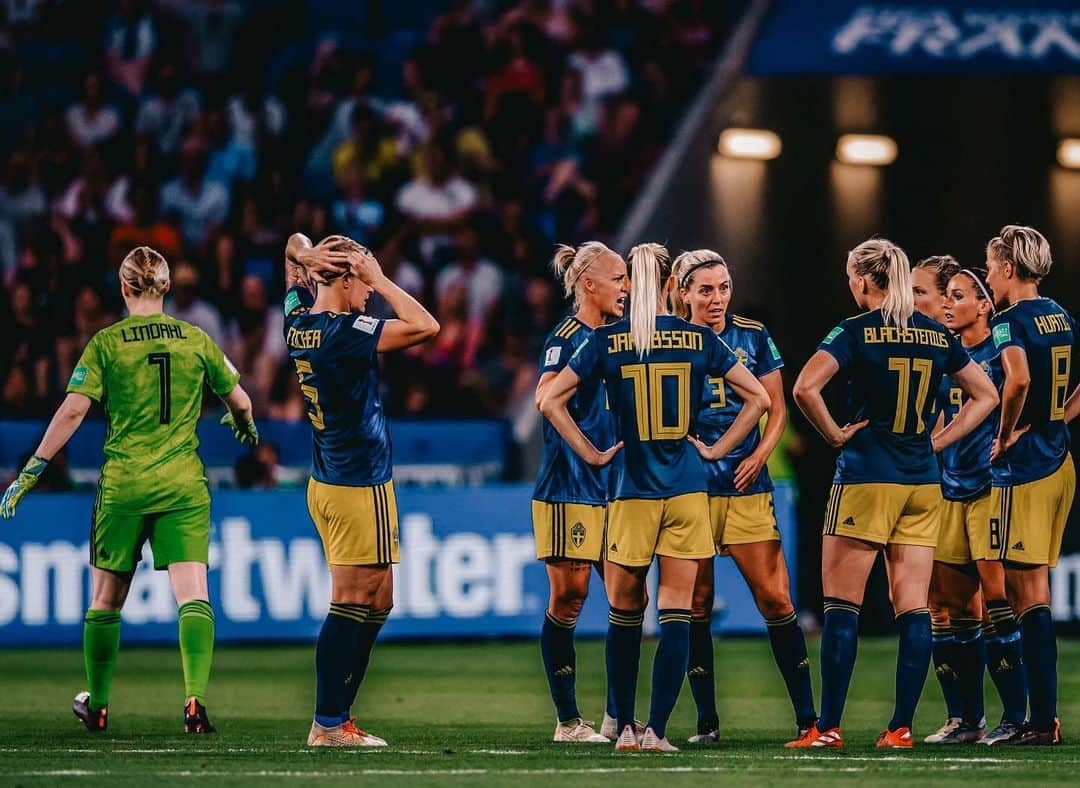 ソフィア・ヤコブソンさんのインスタグラム写真 - (ソフィア・ヤコブソンInstagram)「Tomorrow it’s our last game of this World Cup are you with us? 🇸🇪💪 #FIFAWWC #2019 #daretoshine」7月6日 4時35分 - sofiajakobsson