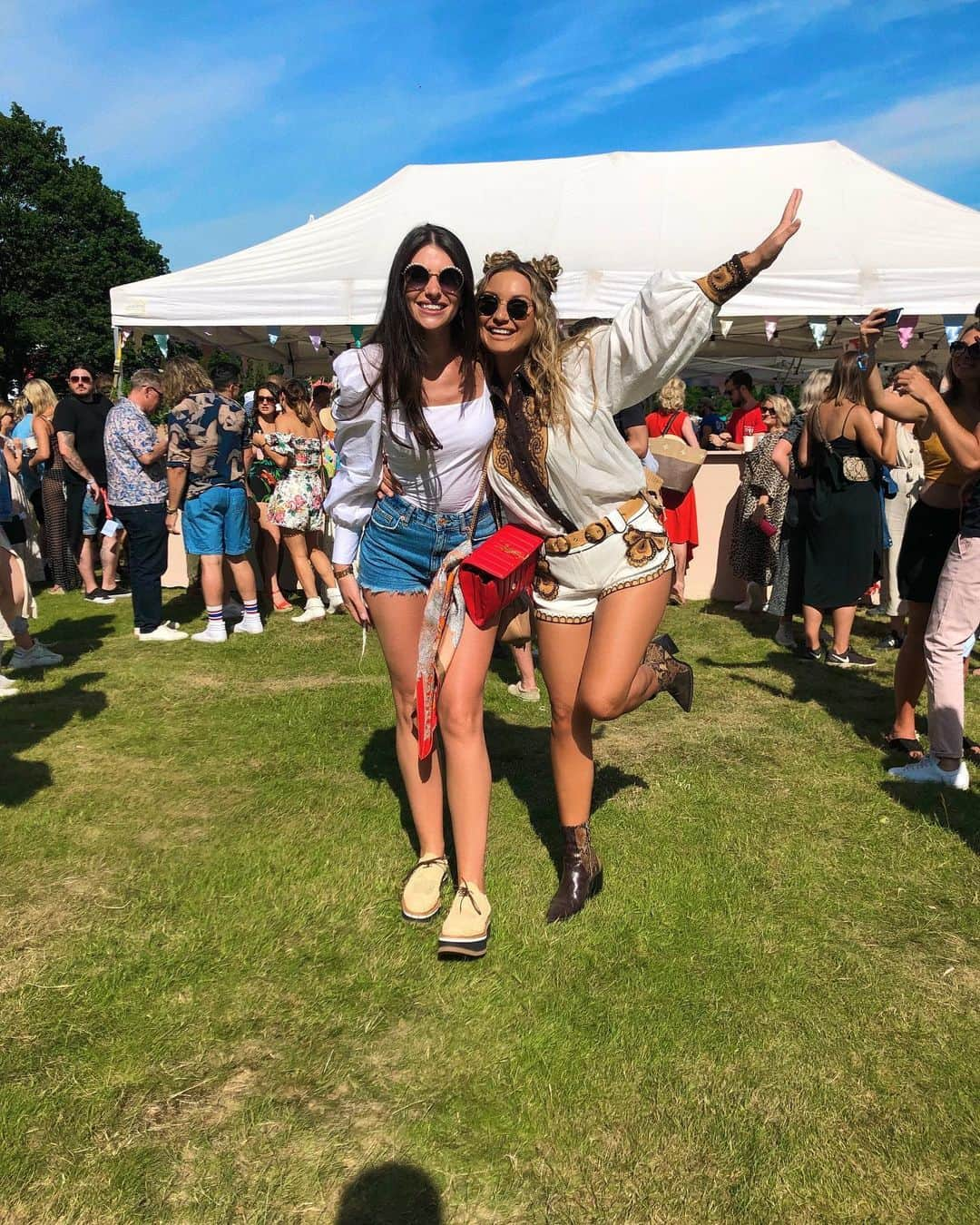 サム・フェアーズさんのインスタグラム写真 - (サム・フェアーズInstagram)「Such a fun day with all these beauties 😃🌸☀️🥂🎡🎤💃🏽 #HouseFestival outfit @zimmermann boots @topshop」7月6日 4時47分 - samanthafaiers