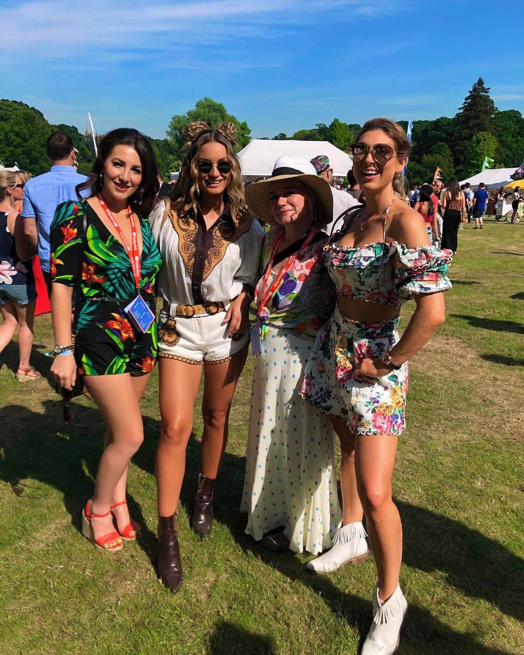 サム・フェアーズさんのインスタグラム写真 - (サム・フェアーズInstagram)「Such a fun day with all these beauties 😃🌸☀️🥂🎡🎤💃🏽 #HouseFestival outfit @zimmermann boots @topshop」7月6日 4時47分 - samanthafaiers