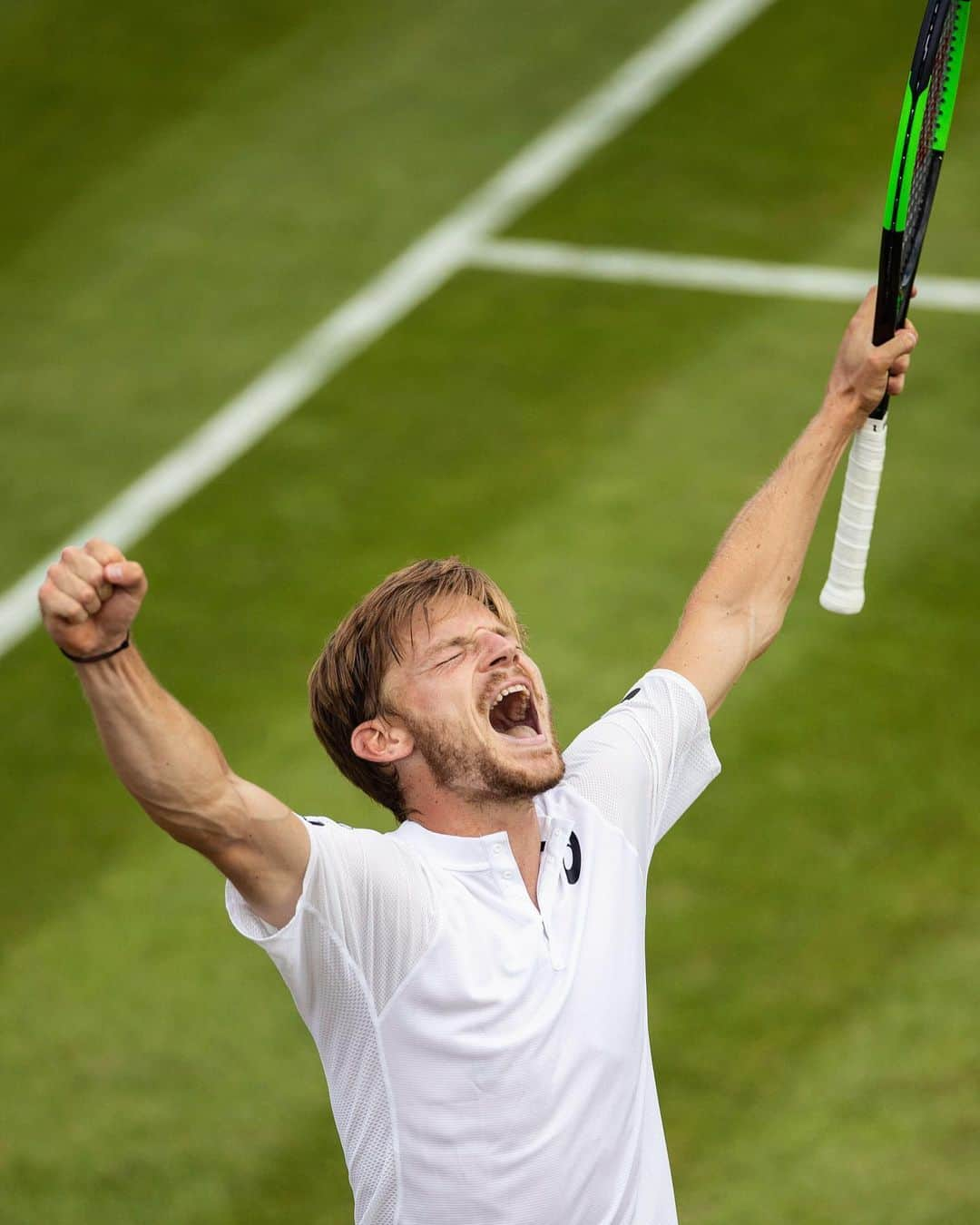 ダビド・ゴフィンさんのインスタグラム写真 - (ダビド・ゴフィンInstagram)「What a match, what a fight, what an atmosphere, what a win! That’s the kind of match that makes you love your sport even more... Thank you @wimbledon 💜💚🙏🏻 #stillalive」7月6日 4時41分 - david__goffin