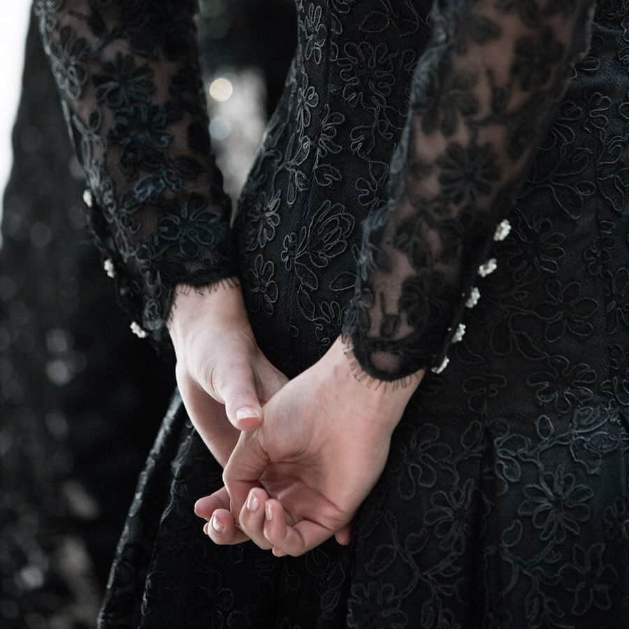 シャネルさんのインスタグラム写真 - (シャネルInstagram)「Look 57/70 — Fall-Winter 2019/20 #CHANELHauteCouture. #CHANEL @justine_asset Anthracite ennobled lace dress.」7月6日 5時00分 - chanelofficial