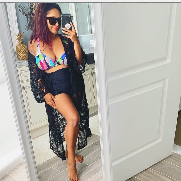 ニコール・ ポリッツィのインスタグラム：「Ready for the weekend 👙👙 Thank you to my SNOOKINI’S for covering up this mawma’s post partum body & trouble areas🙏🏽🙏🏽 @thesnookishop #thesnookishop」