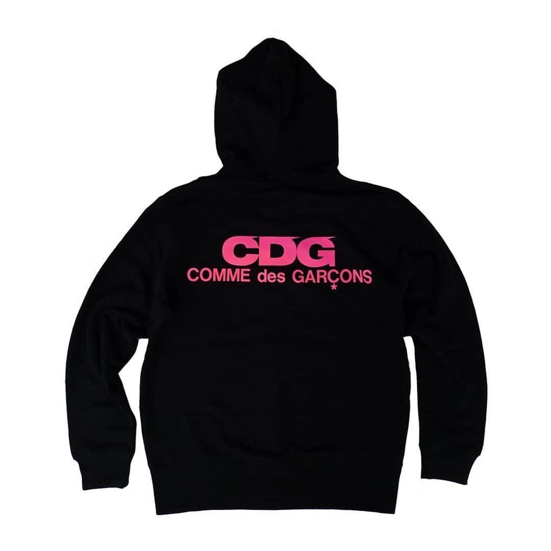 HYPEBEASTさんのインスタグラム写真 - (HYPEBEASTInstagram)「@hypebeaststyle: COMME des GARÇONS‘s @cdgcdgcdg line is back with its latest limited-edition capsule collection of garments and goods, made exclusively for its Marunouchi store in Tokyo, Japan. Releasing in-store on July 6 and online July 10, with prices hanging from $75 to $167 USD.」7月6日 5時24分 - hypebeast