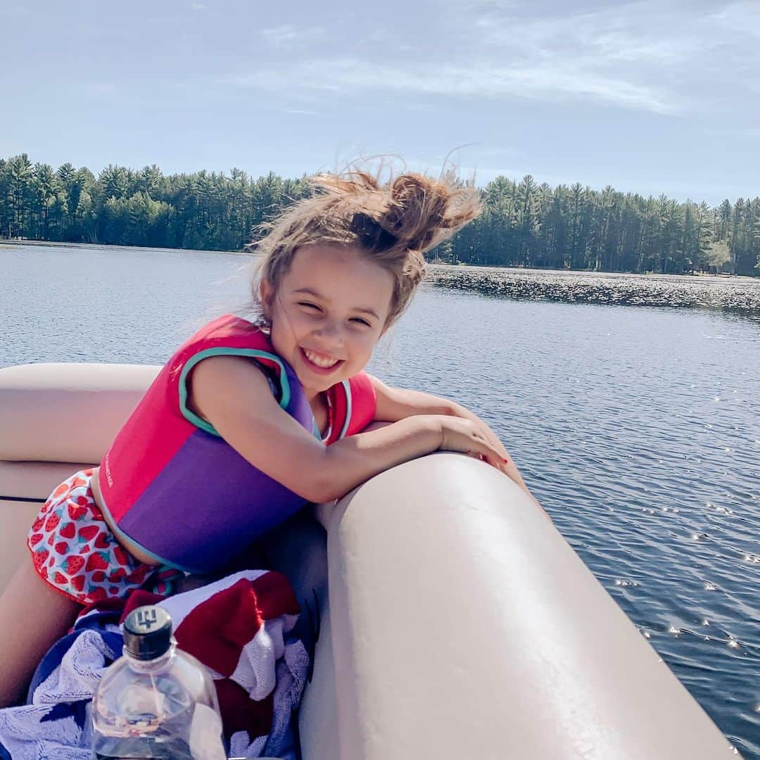 ジャナ・クレイマーさんのインスタグラム写真 - (ジャナ・クレイマーInstagram)「I grew up going Upnorth and being on the lakes in Michigan. It is and will always be my best memories. This lake and being up here is my sanctuary. To see my little girl loving it too is the cherry on top and I love that she will have her own lake memories now too.」7月6日 5時26分 - kramergirl