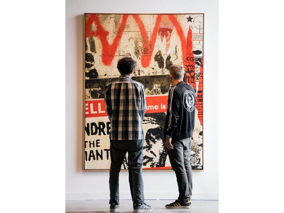 Shepard Faireyさんのインスタグラム写真 - (Shepard FaireyInstagram)「@beyondthestreetsart is arguably the most ambitious survey of street art and graffiti ever put together. It's an honor to have my 30-year anniversary exhibition, "Facing the Giant: Three Decades of Dissent" currently on view at Beyond the Streets in Brooklyn, New York. BTS is now open through August 2019. If you're in the area, don't miss it! Thanks @takashipom for stopping by, cool to see you in my space! - S﻿⠀ ⠀⠀⠀⠀⠀⠀⠀⠀⠀﻿⠀ Visit the link in bio for more info.﻿⠀ #beyondthestreets #FACINGTHEGIANT #OBEYGIANT30TH #obey #obeygiant #30yearanniversary #shepardfairey #brooklyn #newyork﻿⠀」7月6日 5時26分 - obeygiant