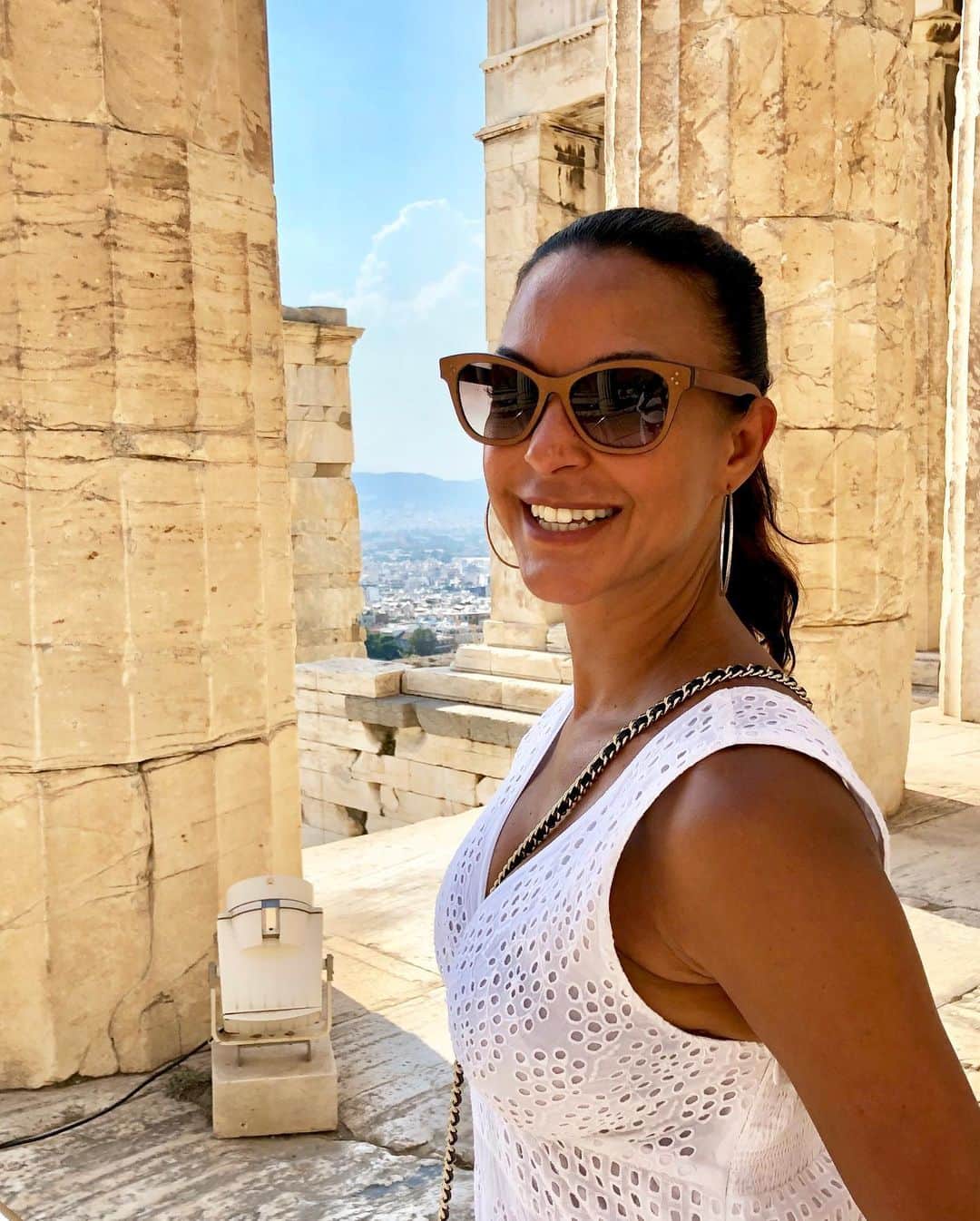 さんのインスタグラム写真 - (Instagram)「Amazing views today at the #Acropolis ! Glad I remembered my Greek Gods from school because the word Hades was thrown around quite a lot today with the prefix “Hot as..”! Matter of fact, why in the fat hell did they teach us all these crazy  made up stories of Greek Gods but not how to start a 401k ?😳 #Athens #evatravels」7月6日 5時28分 - evalarue