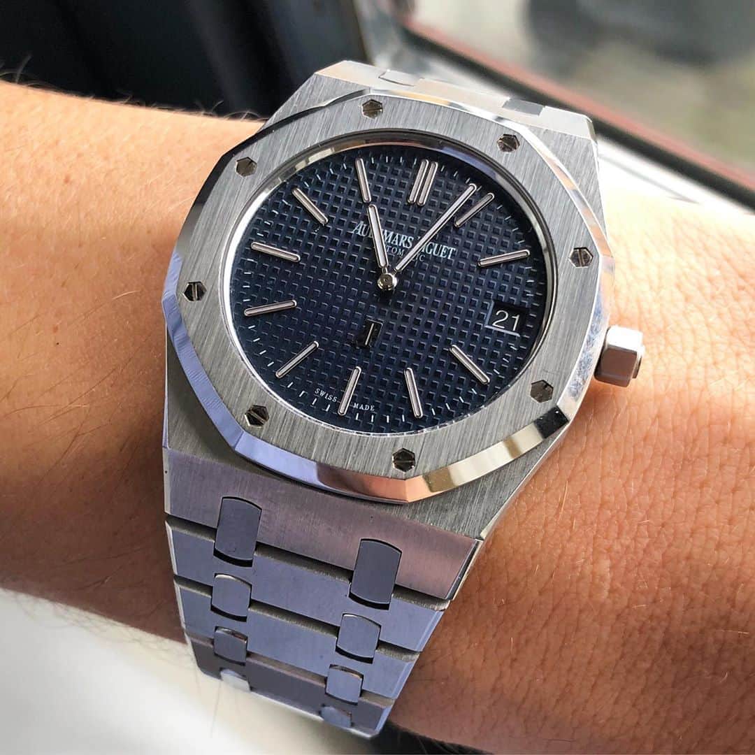 Daily Watchさんのインスタグラム写真 - (Daily WatchInstagram)「Audemars Piguet Royal Oak 15202 in Stainless Steel with Blue Dial 👌🏼」7月6日 5時39分 - dailywatch