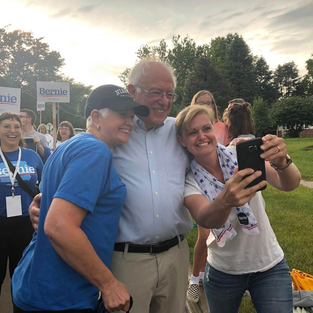 バーニー・サンダースさんのインスタグラム写真 - (バーニー・サンダースInstagram)「Eight miles and five Independence Day parades in 24 hours. It was wonderful to spend the Fourth with you, Iowa!」7月6日 5時39分 - berniesanders