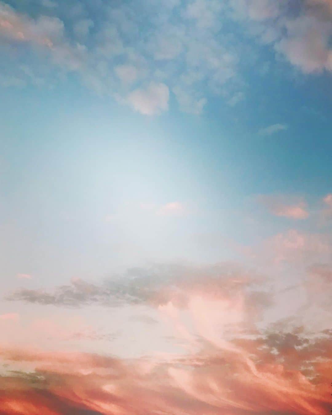 メラニー・サイクスさんのインスタグラム写真 - (メラニー・サイクスInstagram)「What a beautiful sky 💙 nighty night all 😊 #skygazer #cloudlovers #nightsky #summernightsky 💓」7月6日 5時32分 - msmelaniesykes