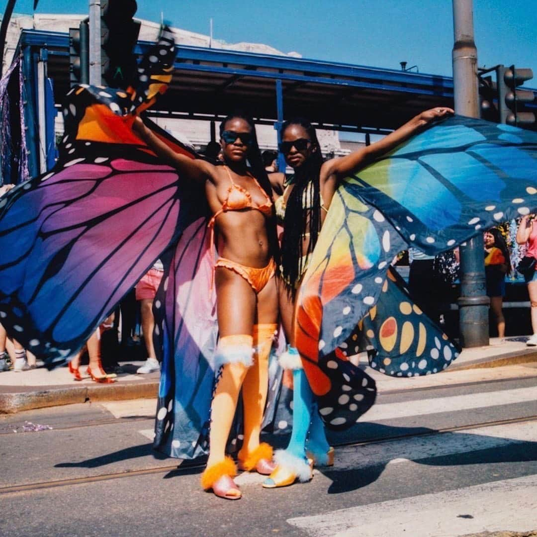 Vogueさんのインスタグラム写真 - (VogueInstagram)「At Milan’s #Pride Parade last weekend, @adrianahotcouture and her collaborators decorated a flatbed float and took to the streets to preach their mission of acceptance and inclusivity—all while dressed in their best AHC looks. Tap the link in our bio to see more. Photographed by @lucaanzalonestudio」7月6日 5時41分 - voguemagazine