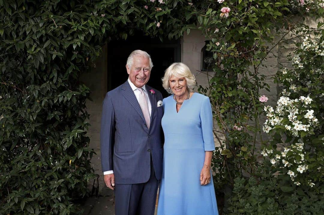 クラレンス邸さんのインスタグラム写真 - (クラレンス邸Instagram)「‪Thank you to everyone who welcomed The Prince and The Duchess to Wales this week! It was wonderful to meet so many people. 🏴󠁧󠁢󠁷󠁬󠁳󠁿 ‬ Diolch am y croeso twymgalon i’r Tywysog a’r Dduges drwy Gymru gyfan yn ystod yr wythnos. Tan tro nesa.‬ 📸 by @chrisjacksongetty ‬」7月6日 5時41分 - clarencehouse